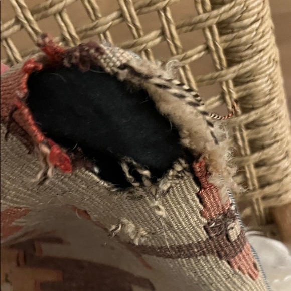 Geometric Patterned Tapestry Pillow Cover - Picture 3 of 6